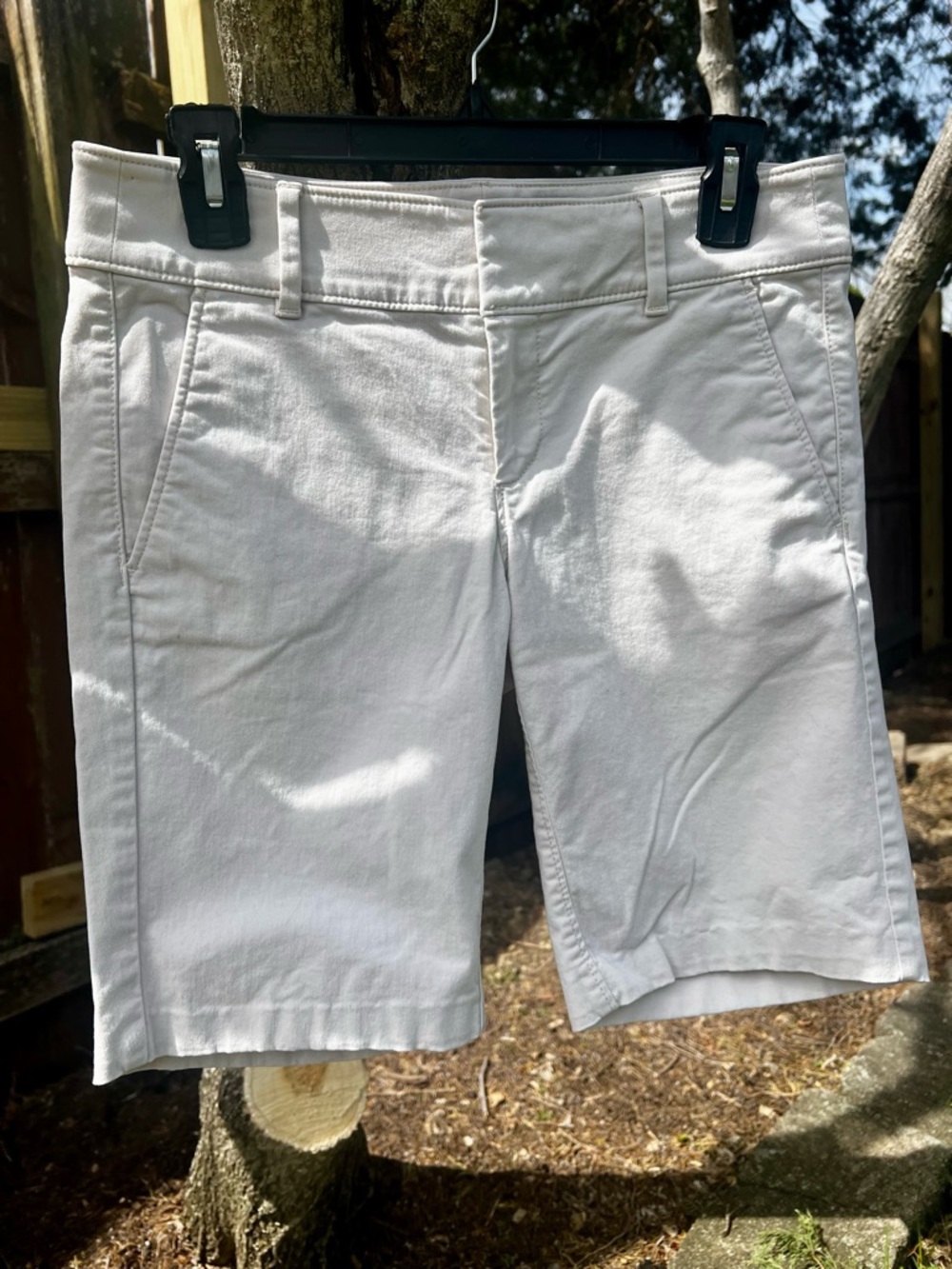 NWOT Elegant Loft 97% Cotton Soft Khaki Low-rise Bermuda shorts 0 pockets